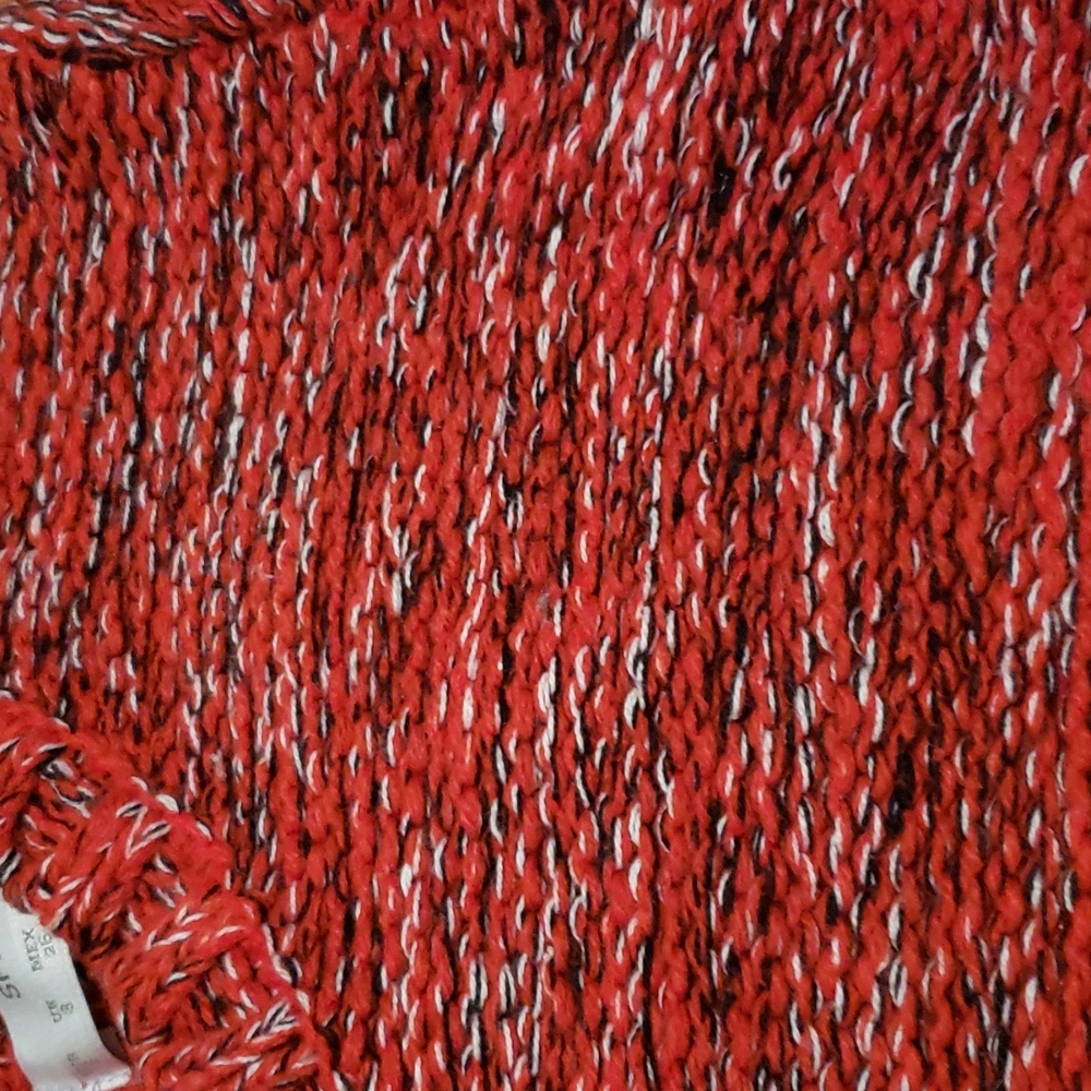 Red sweater - Picture 2 of 4